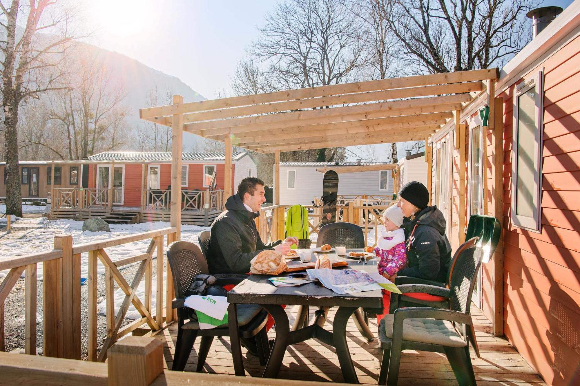 Camping Rcn Belledonne Le Bourg-dʼOisans Екстериор снимка