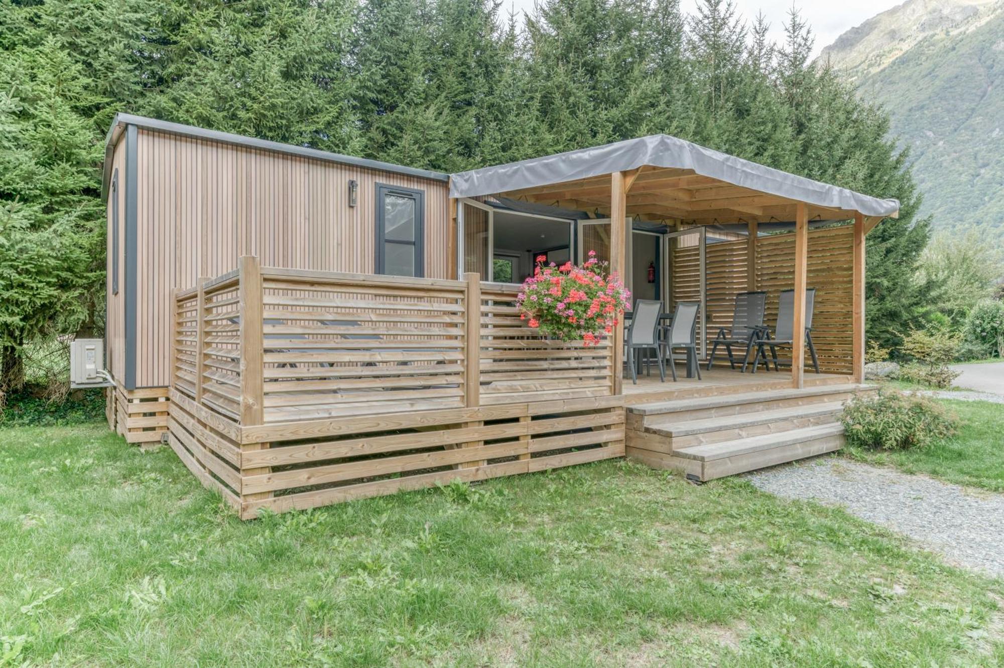 Camping Rcn Belledonne Le Bourg-dʼOisans Екстериор снимка