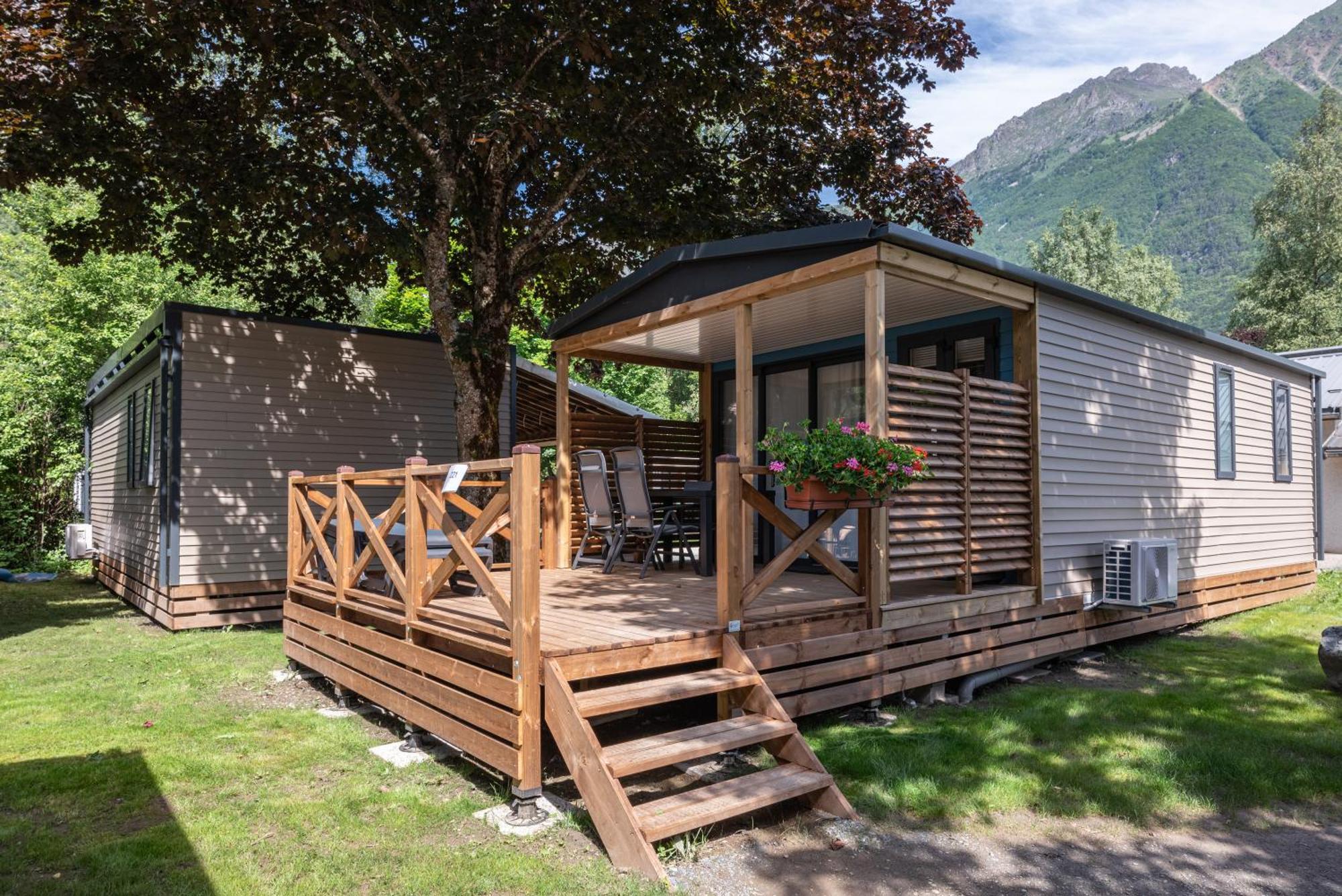 Camping Rcn Belledonne Le Bourg-dʼOisans Екстериор снимка