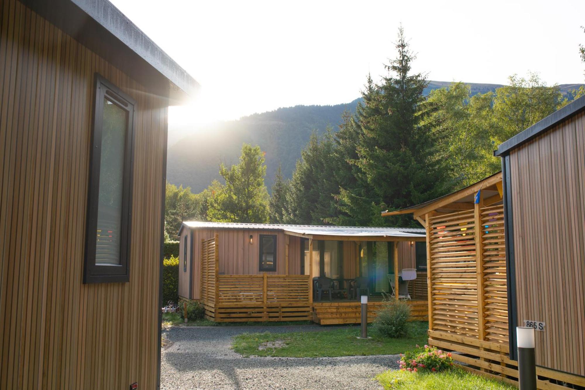 Camping Rcn Belledonne Le Bourg-dʼOisans Екстериор снимка