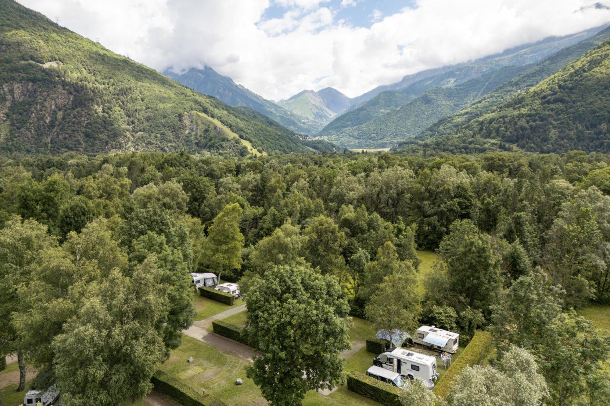 Camping Rcn Belledonne Le Bourg-dʼOisans Екстериор снимка
