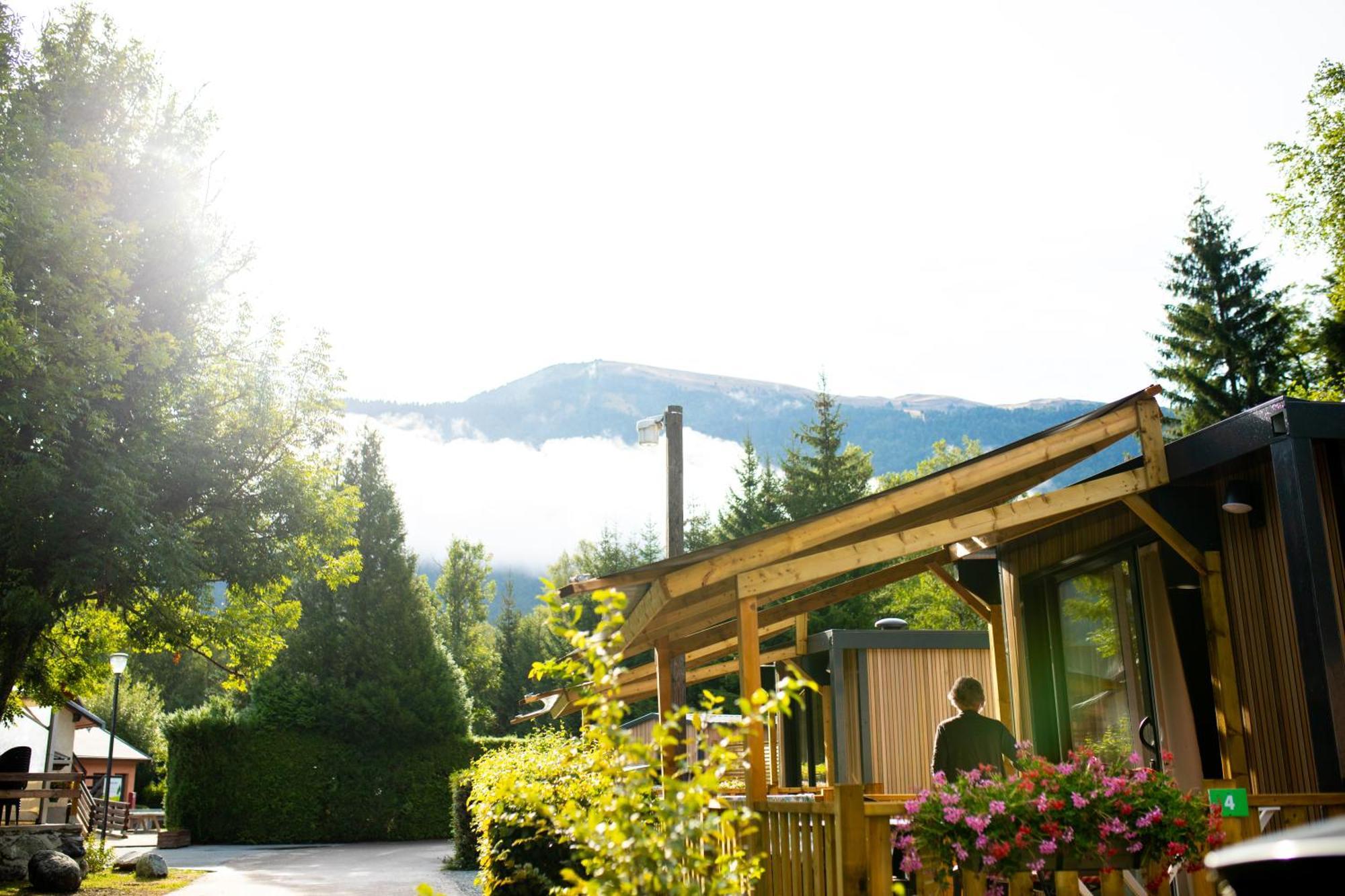 Camping Rcn Belledonne Le Bourg-dʼOisans Екстериор снимка