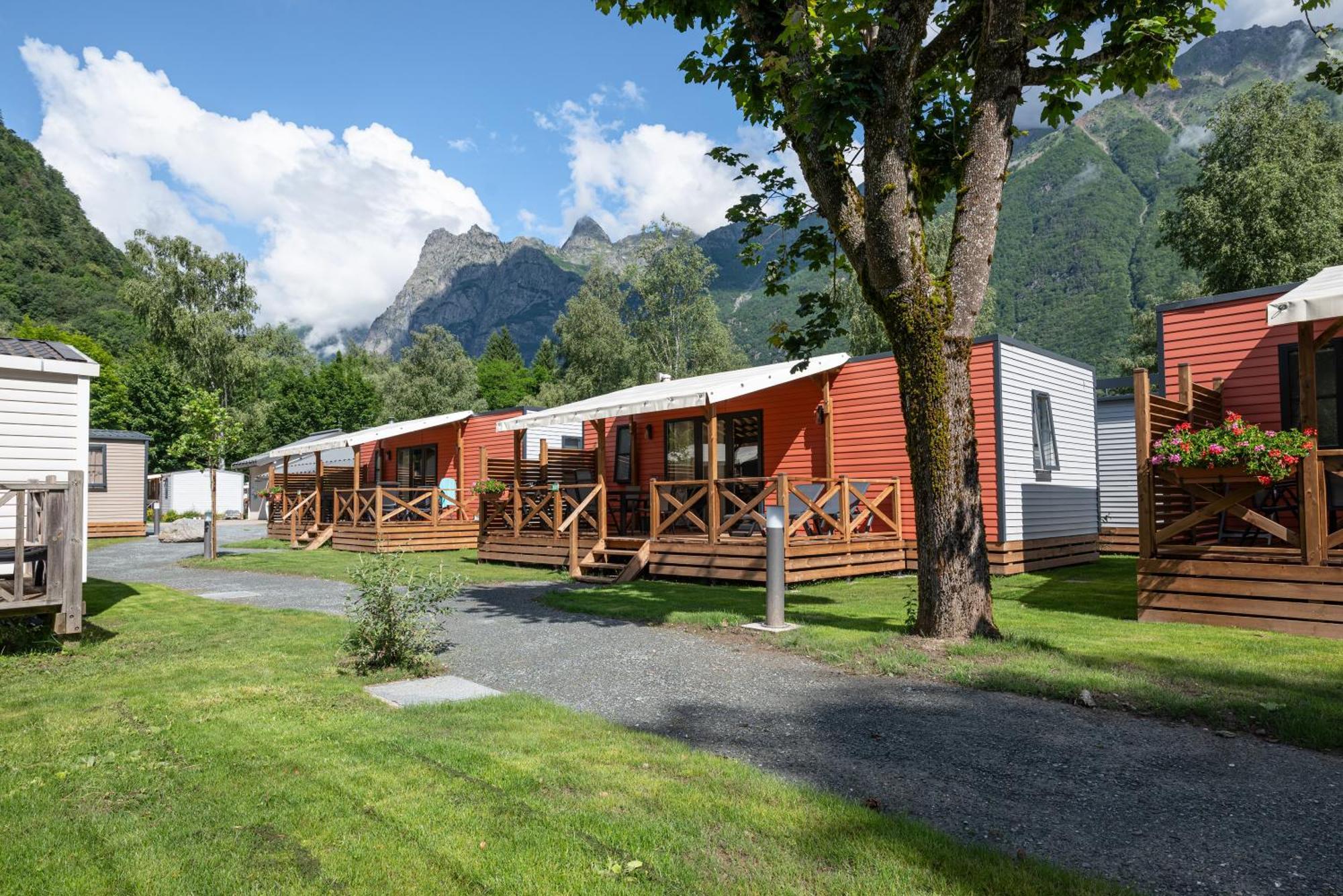 Camping Rcn Belledonne Le Bourg-dʼOisans Екстериор снимка