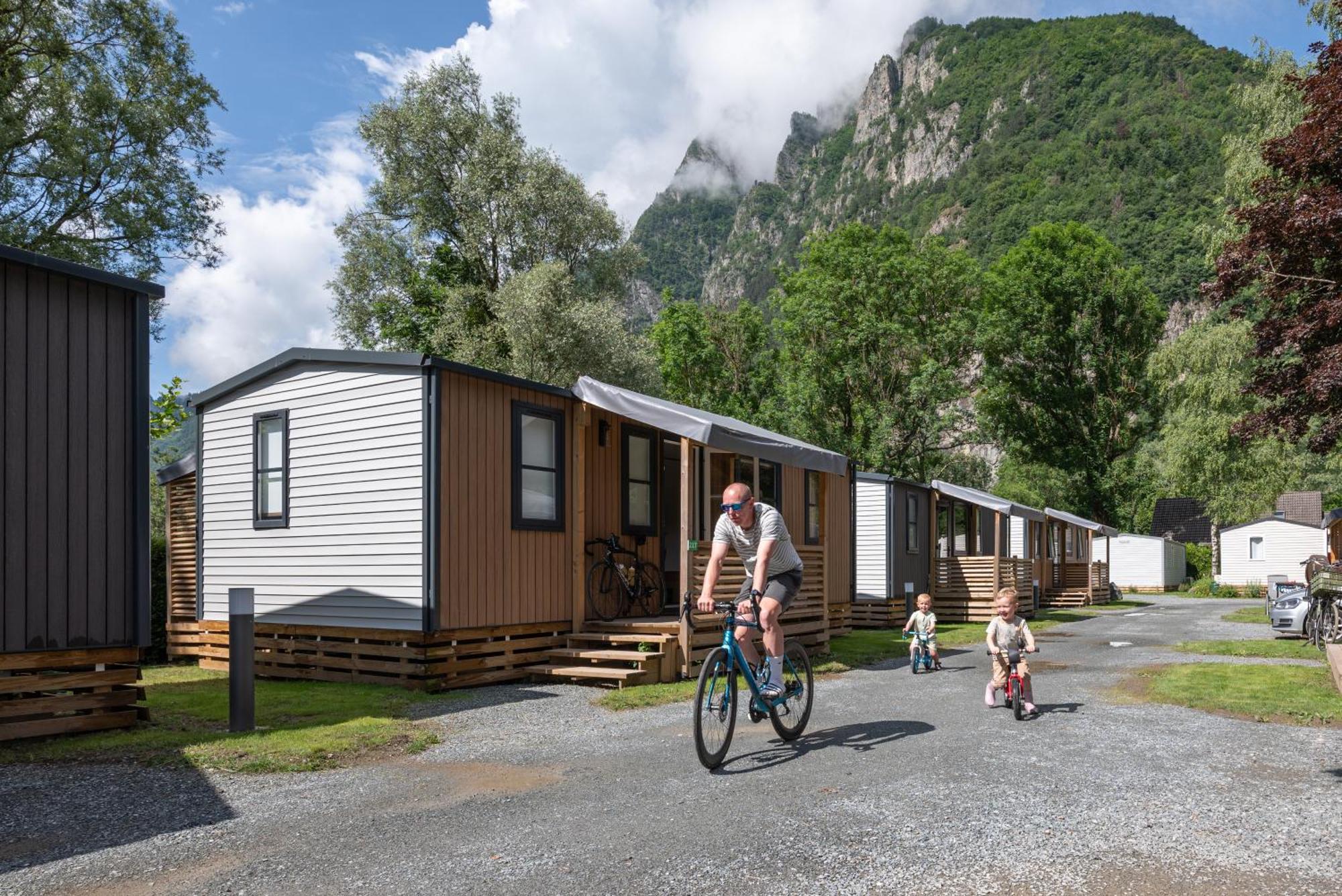 Camping Rcn Belledonne Le Bourg-dʼOisans Екстериор снимка