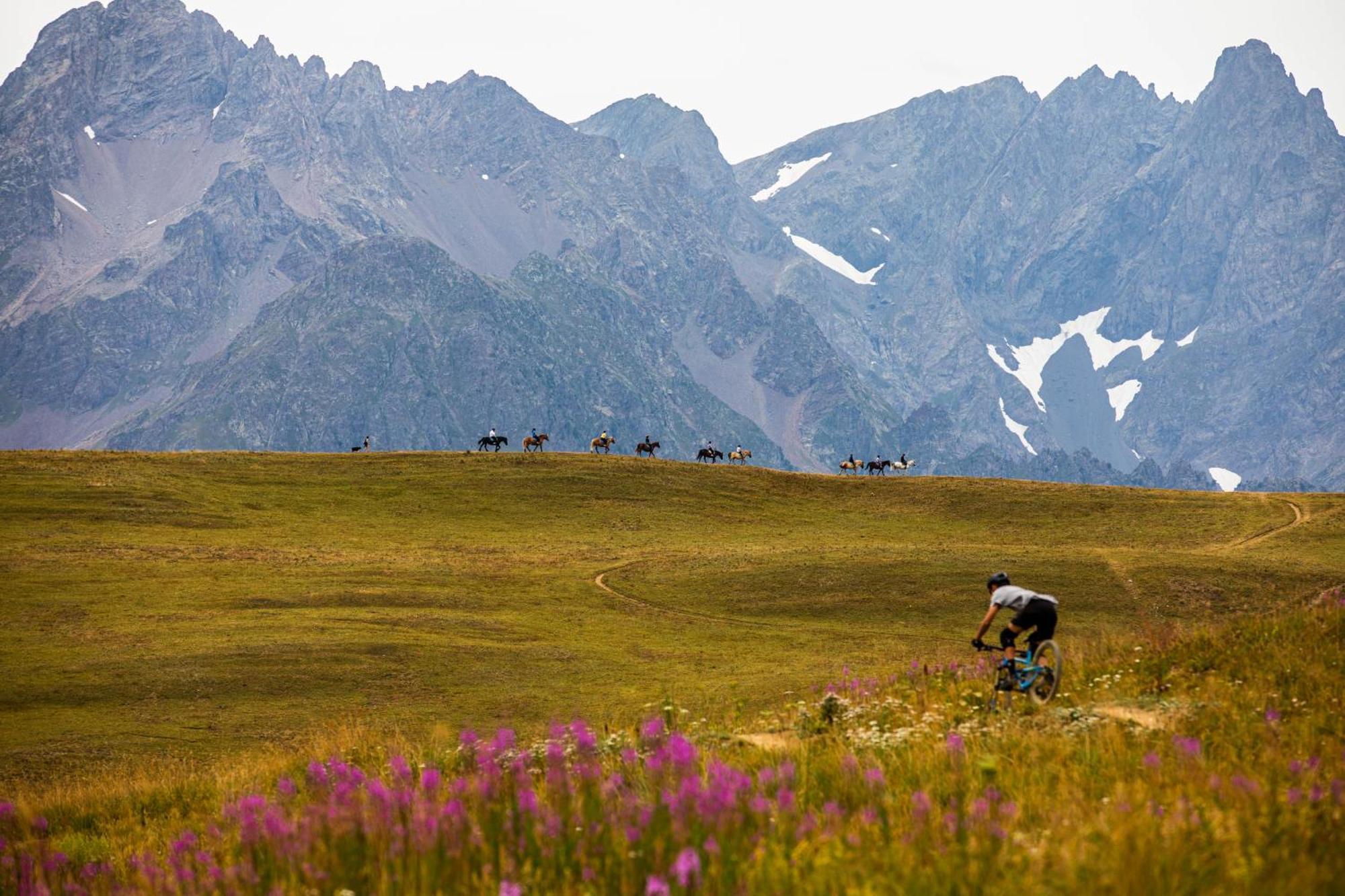 Camping Rcn Belledonne Le Bourg-dʼOisans Екстериор снимка