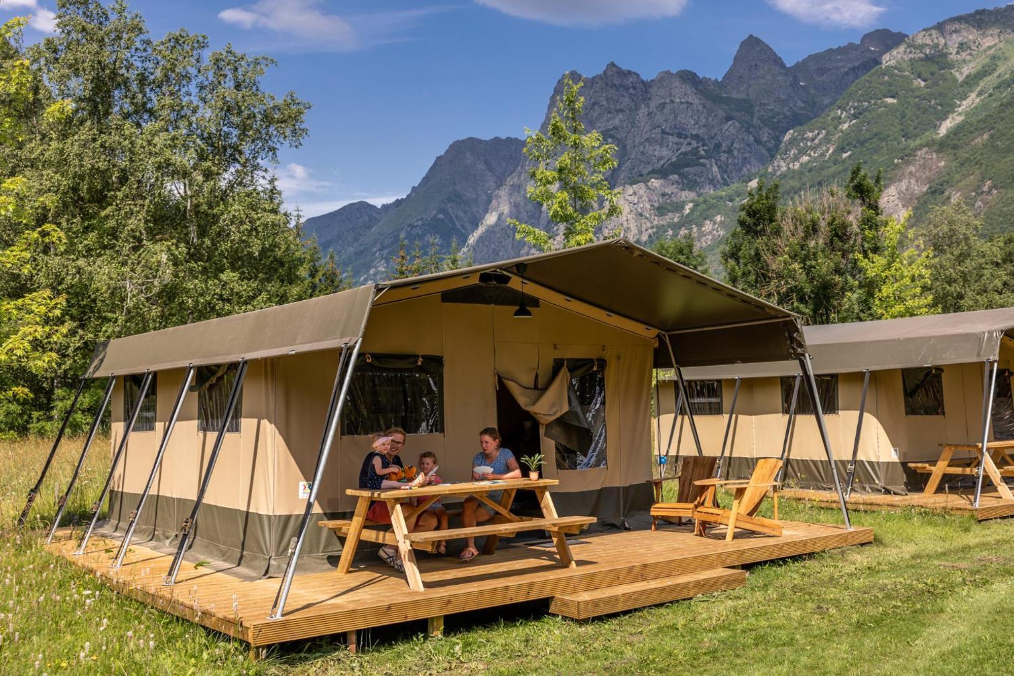 Camping Rcn Belledonne Le Bourg-dʼOisans Екстериор снимка